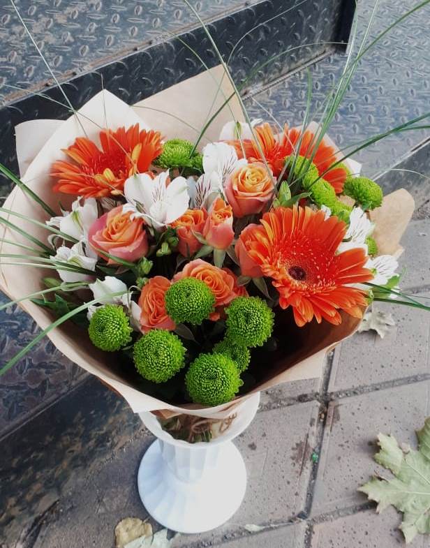 Букет цветов из: Герберы, Хризантемы, Альстромерии и Розы в Хакуринохабль