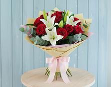 Букет цветов из:  Лилии и Розы в Хакуринохабль