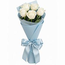 Букет 5 Белых роз Проуд в Хакуринохабль