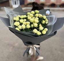 Букет Белые кустовые розы Солинеро в Хакуринохабль