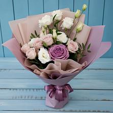 Букет цветов из:  Розы и Лизиантусы в Хакуринохабль