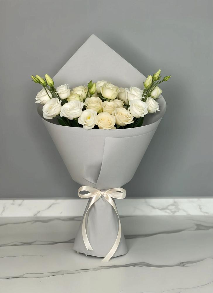 Букет цветов из: Розы и Лизиантусы в Хакуринохабль