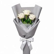 Букет 3 белые розы в Хакуринохабль