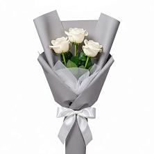 Букет 3 белые розы в Хакуринохабль