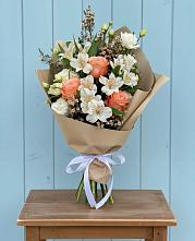 Букет цветов из:  Альстромерии, Лизиантусы, Розы и Хризантемы в Хакуринохабль