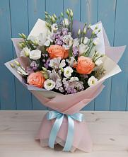 Букет цветов из:  Лизиантусы, Розы, Альстромерии и Гипсофила в Хакуринохабль