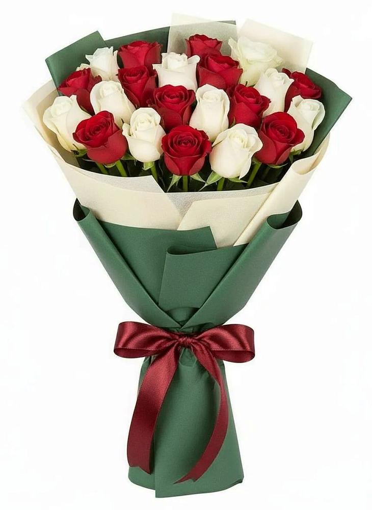 Букет Микс из красных и белых роз в Хакуринохабль