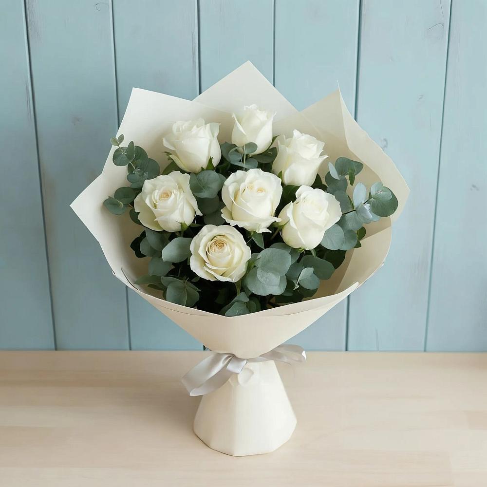 Букет Белые розы в Эвкалипте в Хакуринохабль