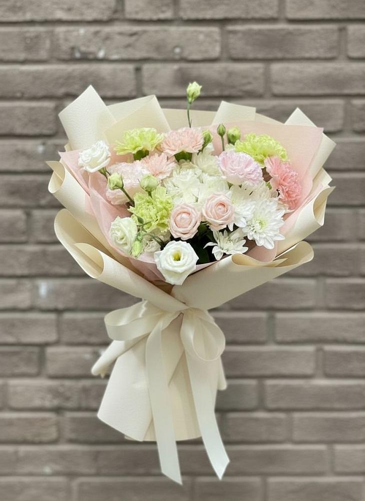 Букет цветов из: Гвоздики, Розы, Лизиантусы и Хризантемы в Хакуринохабль