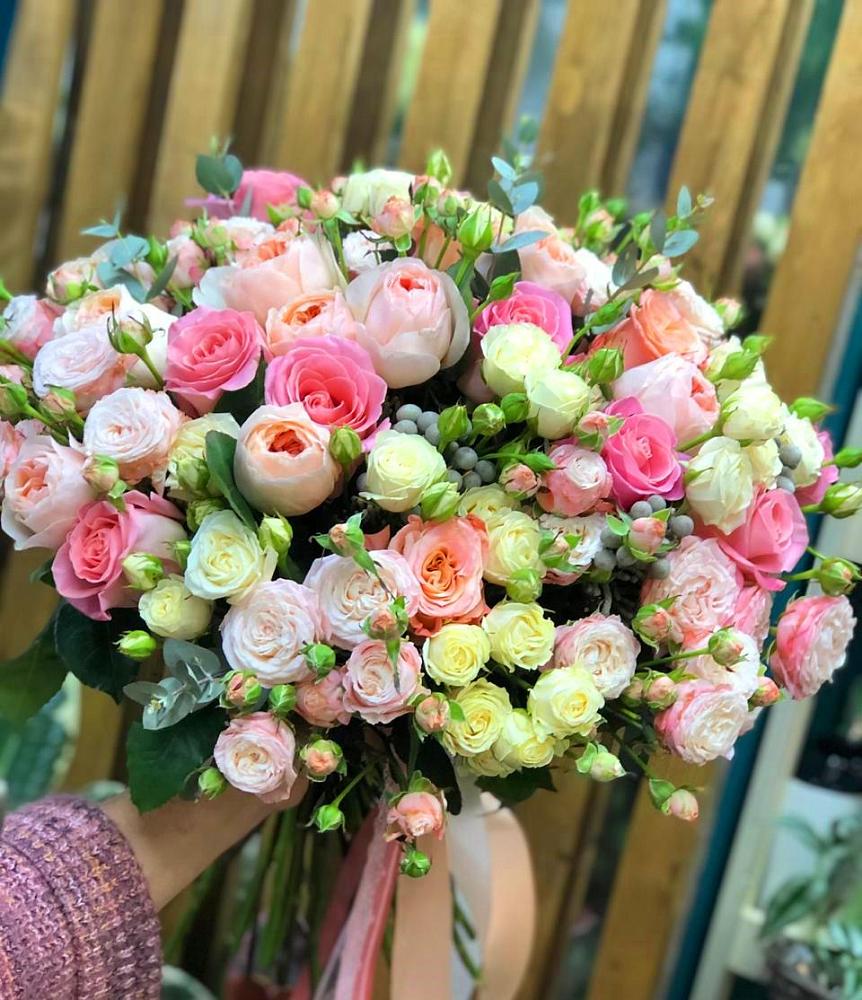 Букет цветов из: Розы в Хакуринохабль