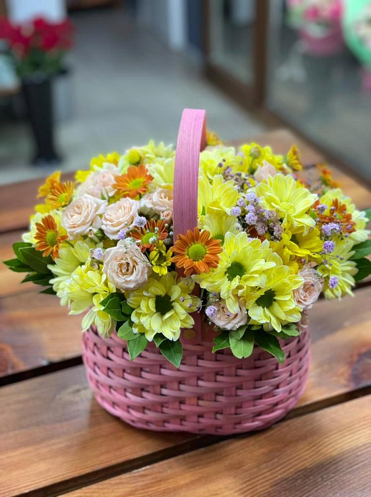 Цветочная композиция из Хризантемы и Розы в корзине в Хакуринохабль