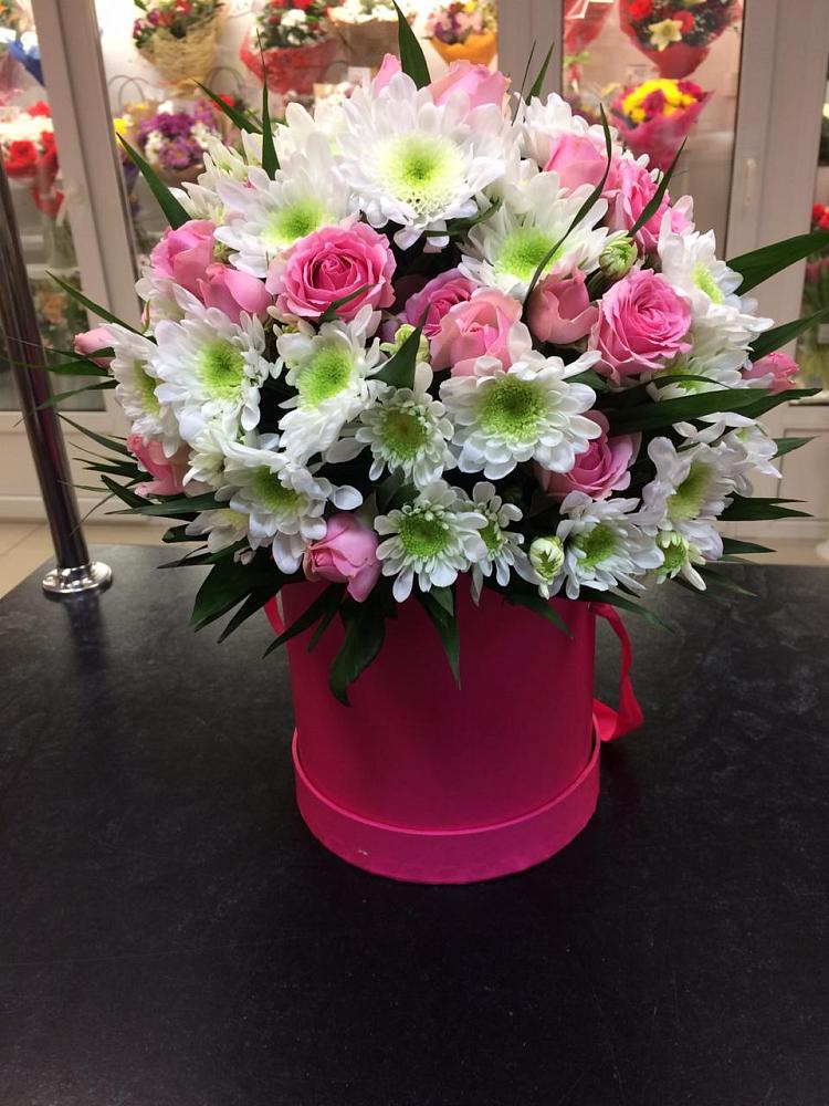 Цветочная композиция из Розы и Хризантемы в шляпной коробке в Хакуринохабль