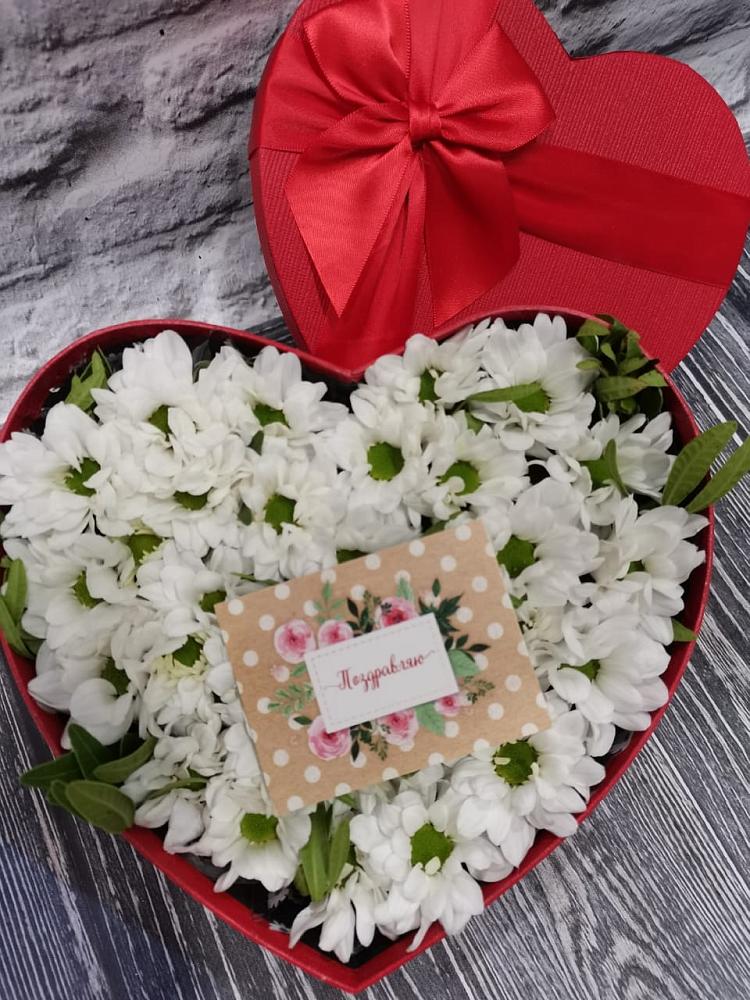 Цветочная композиция из Хризантемы в виде сердца в Хакуринохабль