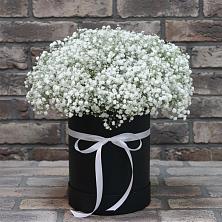 Цветочная композиция из Гипсофила в шляпной коробке в Хакуринохабль