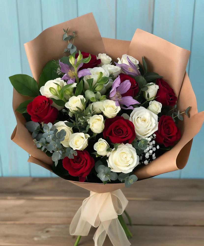 Букет цветов из: Розы и Альстромерии в Хакуринохабль