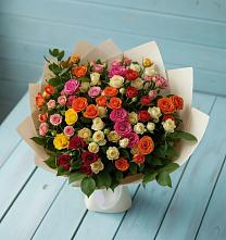 Букет Микс из разноцветных кустовых роз в Хакуринохабль
