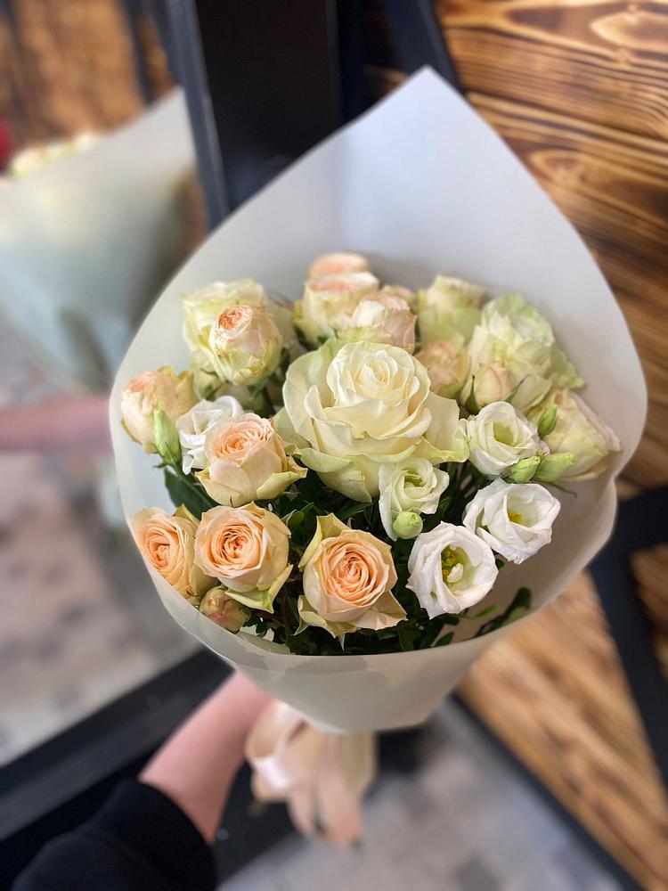 Букет цветов из: Розы и Лизиантусы в Хакуринохабль